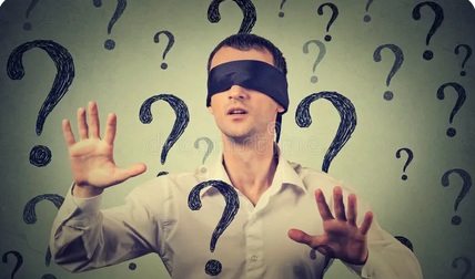 Homme aux yeux bandés qui ne voit pas alors qu'il devrait voir.